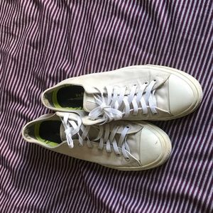 White low top converse